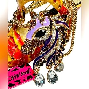 🎠Betsey Johnson “glam horse” pendant STUNNING